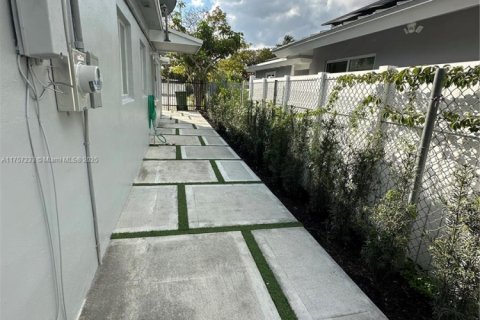 Villa ou maison à vendre à Fort Lauderdale, Floride: 3 chambres, 87.79 m2 № 2037897 - photo 12