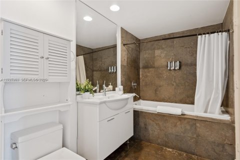 Condo in Miami, Florida, 1 bedroom № 2257390 - photo 8