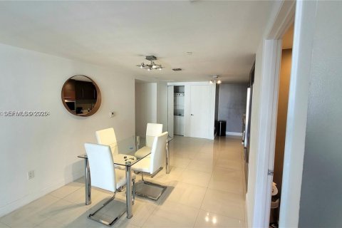 Condo in Miami, Florida, 1 bedroom № 2257390 - photo 5