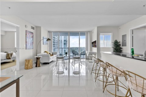 Condo in Miami, Florida, 2 bedrooms  № 1713286 - photo 3