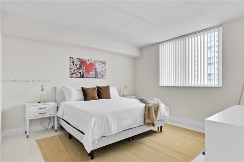 Condo in Miami, Florida, 2 bedrooms  № 1713286 - photo 10