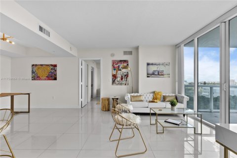 Condo in Miami, Florida, 2 bedrooms  № 1713286 - photo 2