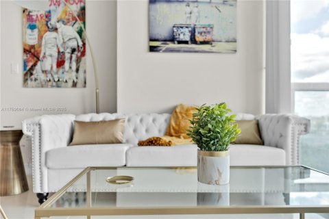 Condo in Miami, Florida, 2 bedrooms  № 1713286 - photo 4