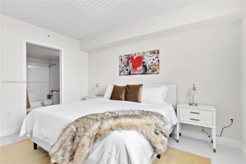 Condo in Miami, Florida, 2 bedrooms  № 1713286 - photo 7