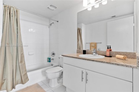 Condo in Miami, Florida, 2 bedrooms  № 1713286 - photo 8