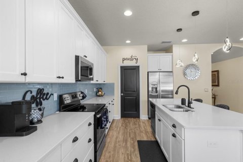 Villa ou maison à vendre à Tampa, Floride: 4 chambres, 241.45 m2 № 2210256 - photo 3