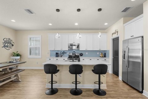Villa ou maison à vendre à Tampa, Floride: 4 chambres, 241.45 m2 № 2210256 - photo 2
