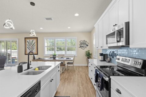 Villa ou maison à vendre à Tampa, Floride: 4 chambres, 241.45 m2 № 2210256 - photo 9