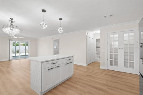 House in Saint Petersburg, Florida 3 bedrooms, 139.54 sq.m. № 2207749 - photo 15