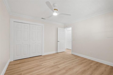 House in Saint Petersburg, Florida 3 bedrooms, 139.54 sq.m. № 2207749 - photo 23