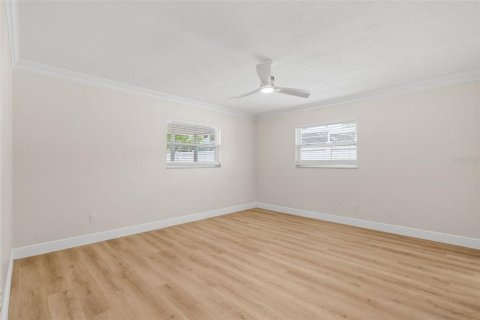 House in Saint Petersburg, Florida 3 bedrooms, 139.54 sq.m. № 2207749 - photo 25