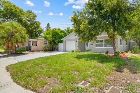 House in Saint Petersburg, Florida 3 bedrooms, 139.54 sq.m. № 2207749 - photo 4
