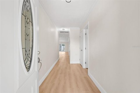 House in Saint Petersburg, Florida 3 bedrooms, 139.54 sq.m. № 2207749 - photo 6
