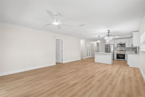 House in Saint Petersburg, Florida 3 bedrooms, 139.54 sq.m. № 2207749 - photo 19