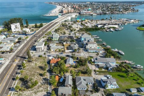Commercial property in Treasure Island, Florida 4 bedrooms, 193.24 sq.m. № 2217465 - photo 22