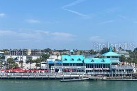 Commercial property in Treasure Island, Florida 4 bedrooms, 193.24 sq.m. № 2217465 - photo 23