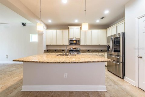 House in Fish Hawk, Florida 4 bedrooms, 254.18 sq.m. № 1687414 - photo 6