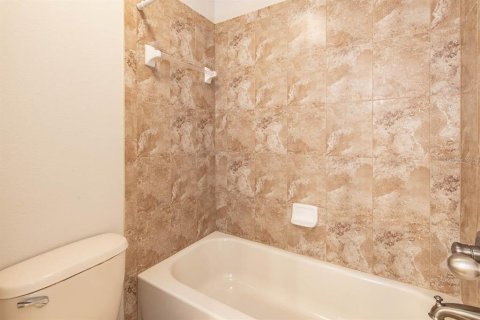 House in Fish Hawk, Florida 4 bedrooms, 254.18 sq.m. № 1687414 - photo 20