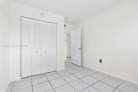 Condo in Miami, Florida, 2 bedrooms  № 1827626 - photo 24
