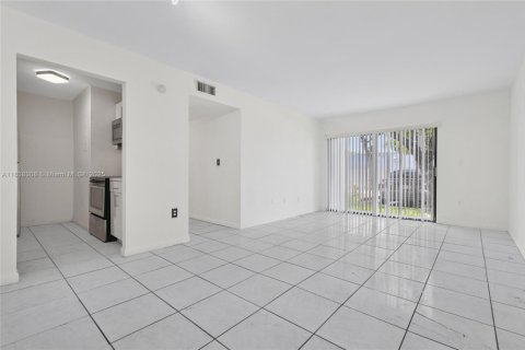 Condo in Miami, Florida, 2 bedrooms  № 1827626 - photo 17