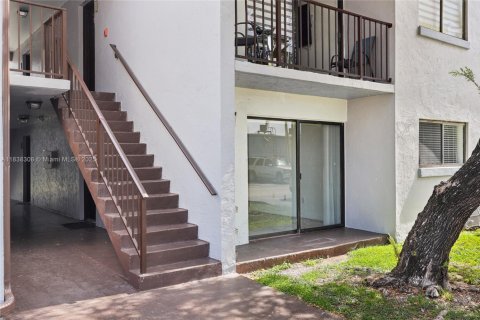 Condo in Miami, Florida, 2 bedrooms  № 1827626 - photo 4