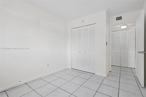 Condo in Miami, Florida, 2 bedrooms  № 1827626 - photo 23