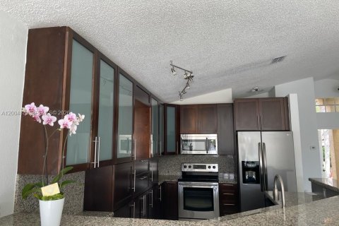 House in Weston, Florida 3 bedrooms, 131.55 sq.m. № 2068882 - photo 6
