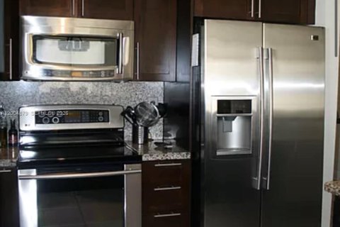 House in Weston, Florida 3 bedrooms, 131.55 sq.m. № 2068882 - photo 5