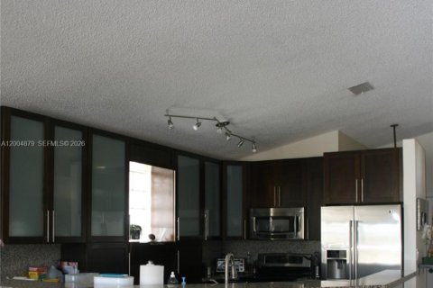 House in Weston, Florida 3 bedrooms, 131.55 sq.m. № 2068882 - photo 7