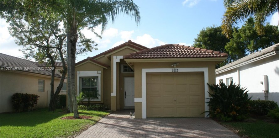 House in Weston, Florida 3 bedrooms, 131.55 sq.m. № 2068882