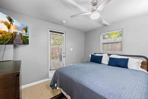 House in Wilton Manors, Florida 6 bedrooms, 178 sq.m. № 2082982 - photo 29