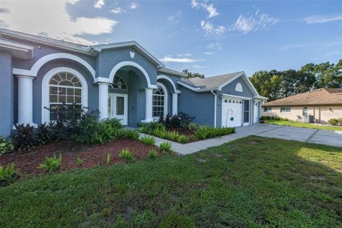 Villa ou maison à vendre à Spring Hill, Floride: 5 chambres, 273.5 m2 № 2339768 - photo 5