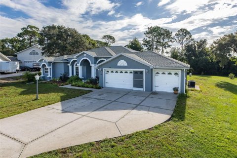 Villa ou maison à vendre à Spring Hill, Floride: 5 chambres, 273.5 m2 № 2339768 - photo 4