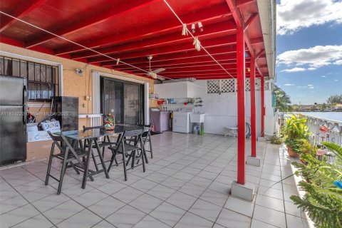 Condominio en venta en Hialeah, Florida, 2 dormitorios, 76.09 m2 № 1790175 - foto 21