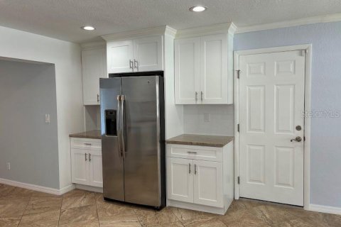 Villa ou maison à louer à Palm Harbor, Floride: 4 chambres, 150.32 m2 № 2418687 - photo 4