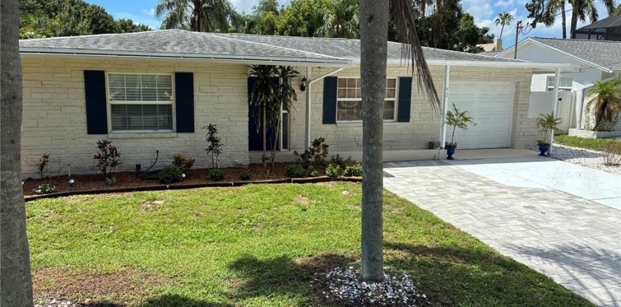 Villa ou maison à Palm Harbor, Floride 4 chambres, 150.32 m2 № 2418687