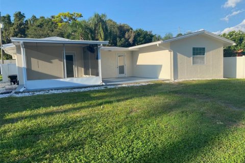 Villa ou maison à louer à Palm Harbor, Floride: 4 chambres, 150.32 m2 № 2418687 - photo 19