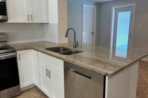 Villa ou maison à louer à Palm Harbor, Floride: 4 chambres, 150.32 m2 № 2418687 - photo 6