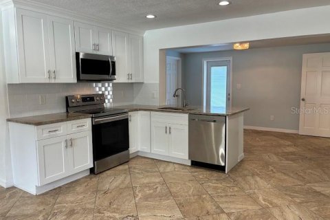 Villa ou maison à louer à Palm Harbor, Floride: 4 chambres, 150.32 m2 № 2418687 - photo 3