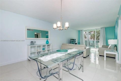 Condominio en venta en Hollywood, Florida, 1 dormitorio, 81.2 m2 № 2014322 - foto 20