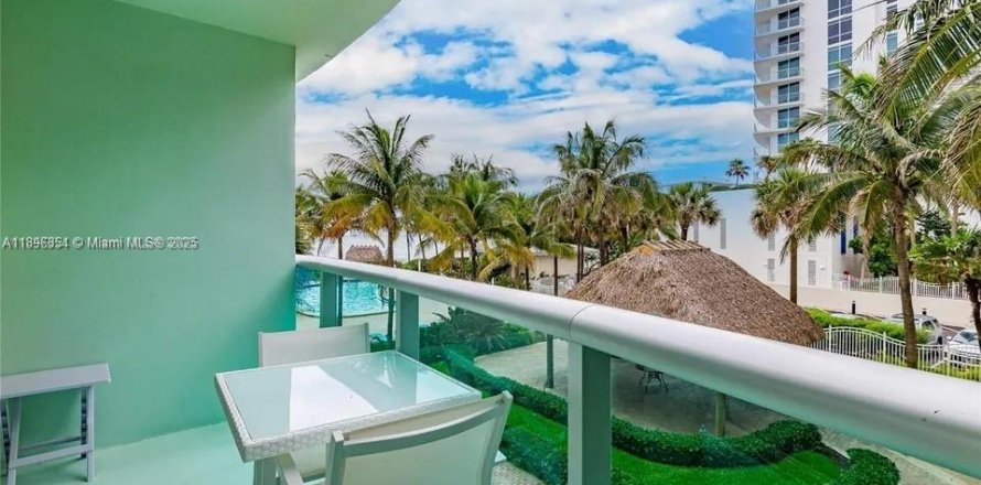 Condominio en Hollywood, Florida, 1 dormitorio  № 2014322