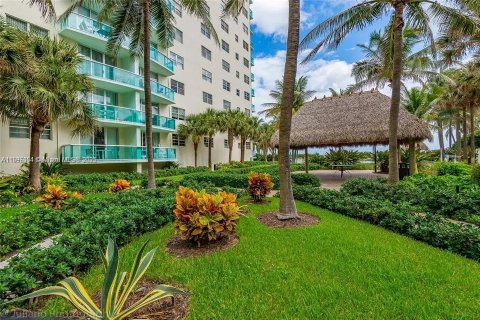 Condominio en venta en Hollywood, Florida, 1 dormitorio, 81.2 m2 № 2014322 - foto 24