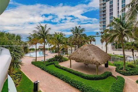 Condominio en venta en Hollywood, Florida, 1 dormitorio, 81.2 m2 № 2014322 - foto 2