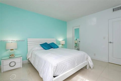 Condominio en venta en Hollywood, Florida, 1 dormitorio, 81.2 m2 № 2014322 - foto 17