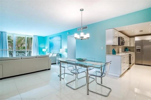 Condominio en venta en Hollywood, Florida, 1 dormitorio, 81.2 m2 № 2014322 - foto 19