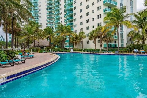 Condominio en venta en Hollywood, Florida, 1 dormitorio, 81.2 m2 № 2014322 - foto 21