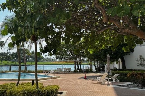 Copropriété à vendre à Bay Harbor Islands, Floride: 2 chambres, 164.44 m2 № 1981898 - photo 13