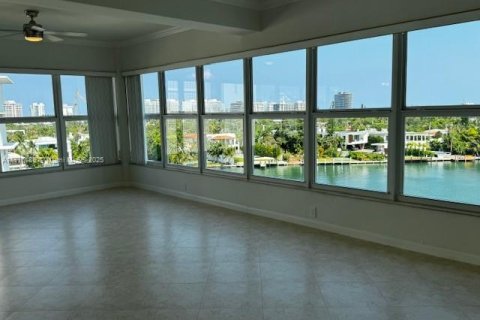 Copropriété à vendre à Bay Harbor Islands, Floride: 2 chambres, 164.44 m2 № 1981898 - photo 15