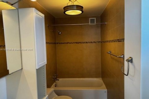 Copropriété à vendre à Bay Harbor Islands, Floride: 2 chambres, 164.44 m2 № 1981898 - photo 25