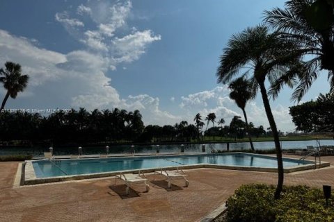 Copropriété à vendre à Bay Harbor Islands, Floride: 2 chambres, 164.44 m2 № 1981898 - photo 6